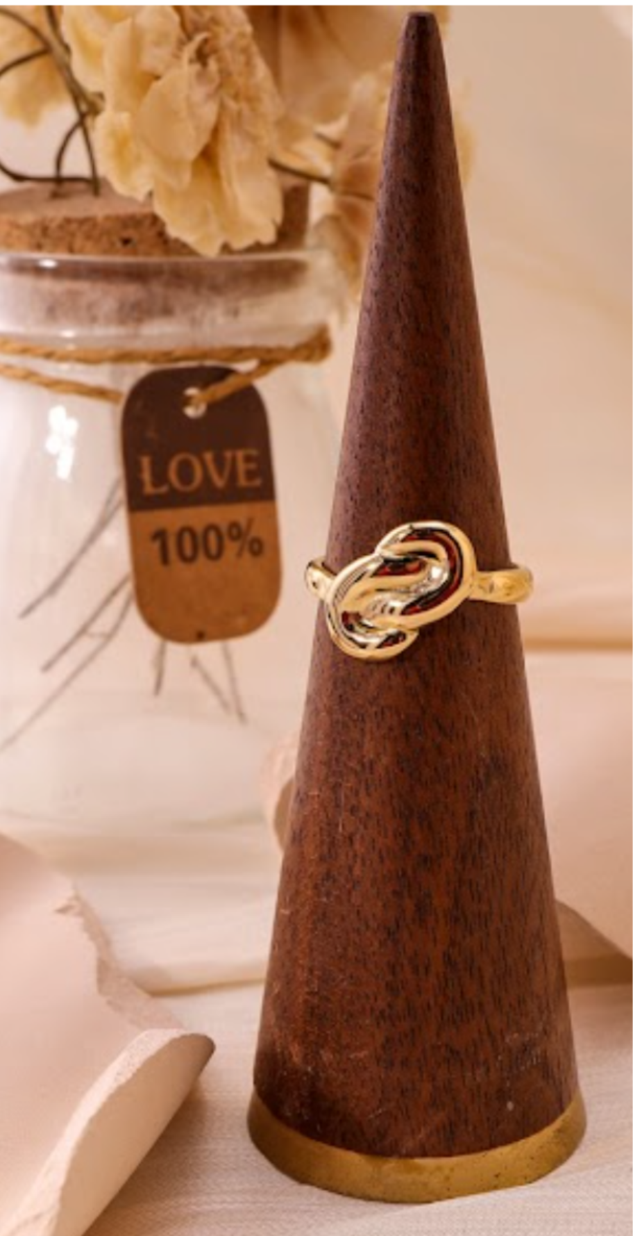 Bague dorée nœud