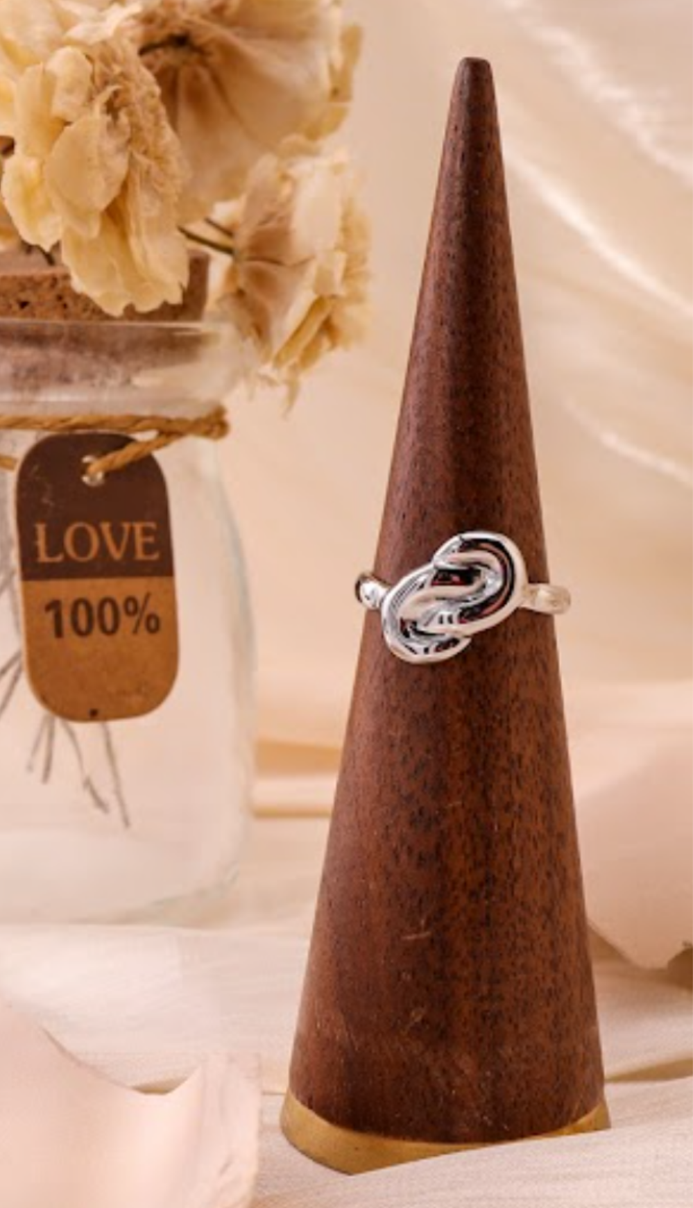 Bague dorée nœud